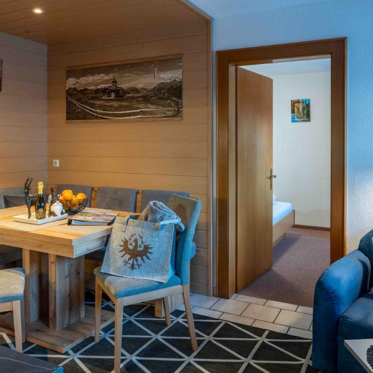 Haus Ladner - Apartment mit 2 Schlafzimmern und Terrasse - 10