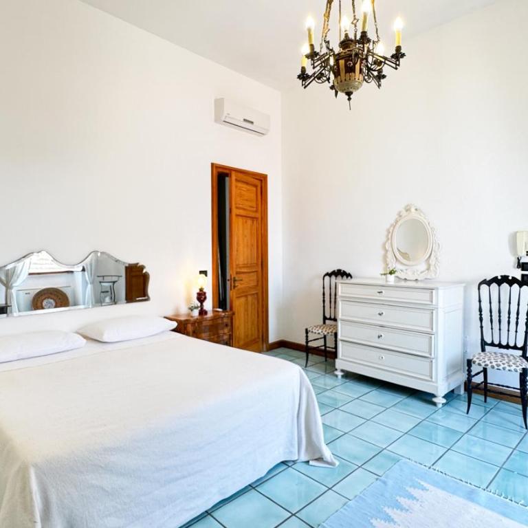 Casa Filippo - Authentic Historic Seafront Home with Terrace in Otranto City Center - Marea Stays Collection - Villa con 3 Camere da Letto - 2