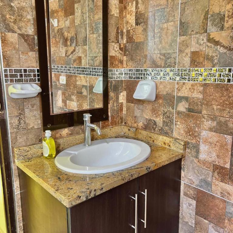 Alquiler departamento en Mollendo, zona céntrica - Two-Bedroom Apartment - 4