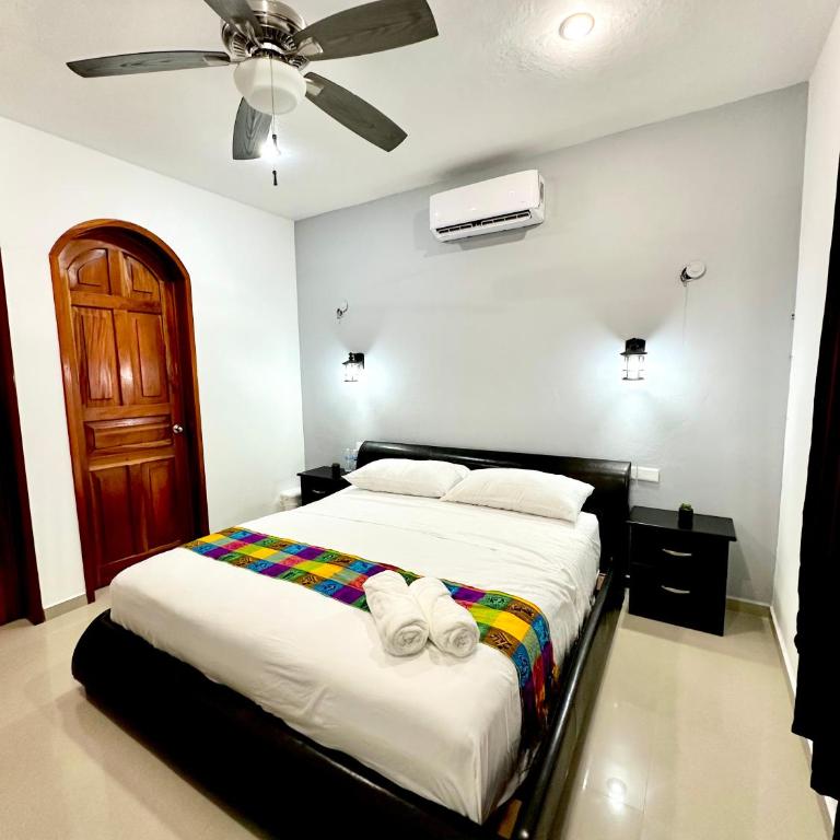 Spacious 3-story private house with ocean view - Five-Bedroom House - 5