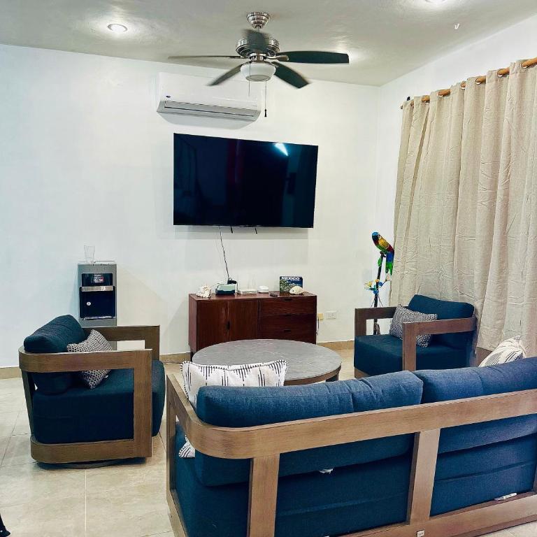 Spacious 3-story private house with ocean view - Five-Bedroom House - 4