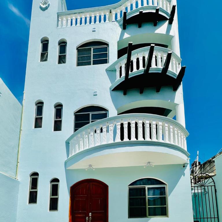 Spacious 3-story private house with ocean view - Five-Bedroom House - 2