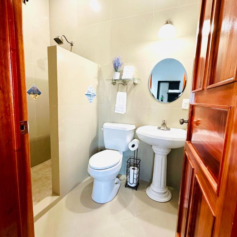 Spacious 3-story private house with ocean view - Five-Bedroom House - 10
