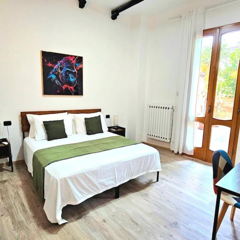 Big, Bright and Chic Terrace Flat - Two-Bedroom Apartment with Terrace - 3