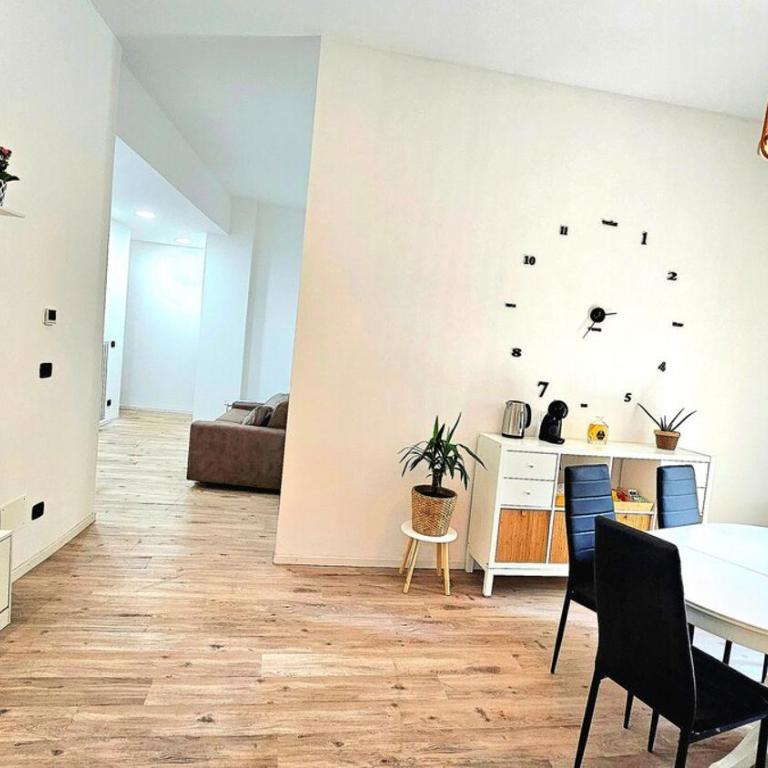Big, Bright and Chic Terrace Flat - Two-Bedroom Apartment with Terrace - 5