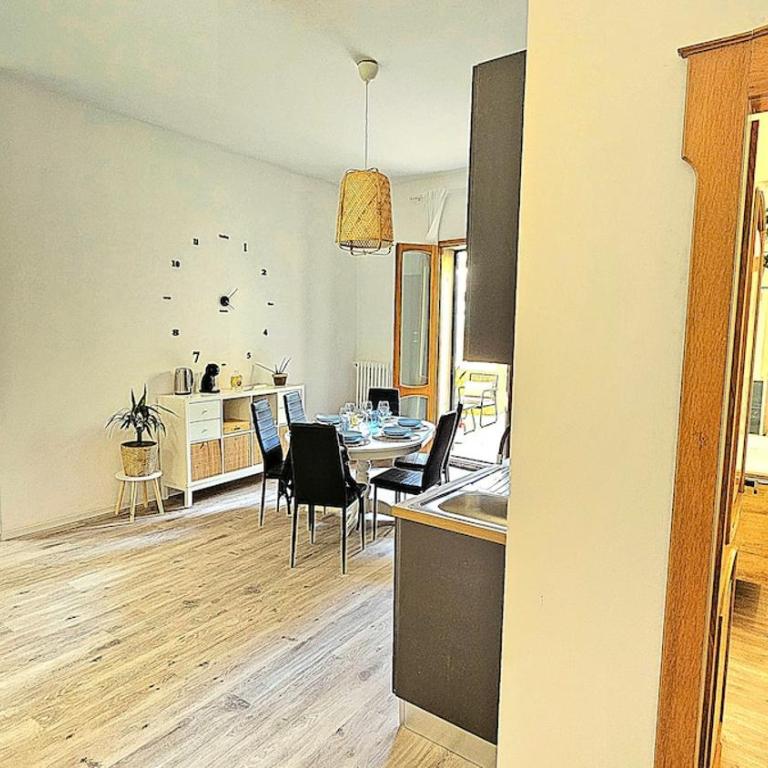 Big, Bright and Chic Terrace Flat - Two-Bedroom Apartment with Terrace - 12