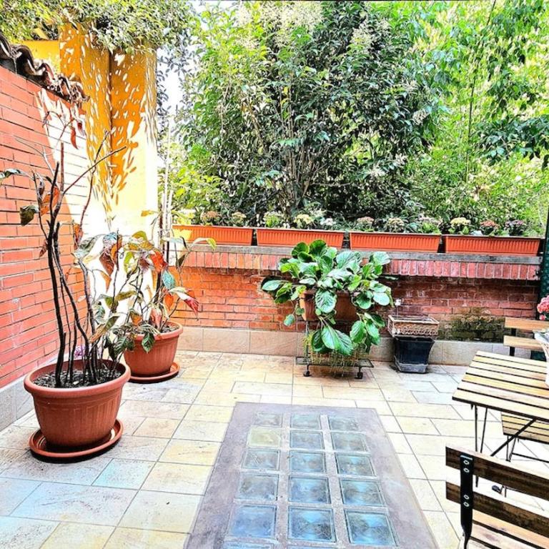 Big, Bright and Chic Terrace Flat - Two-Bedroom Apartment with Terrace - 17