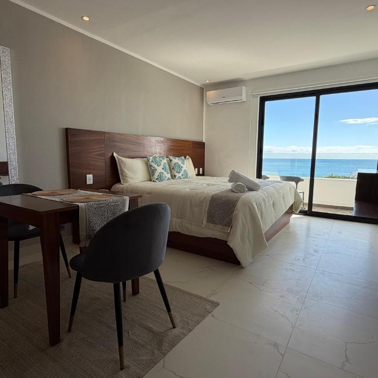 MIRAMARE Ocean View - King Suite with Ocean View - 4