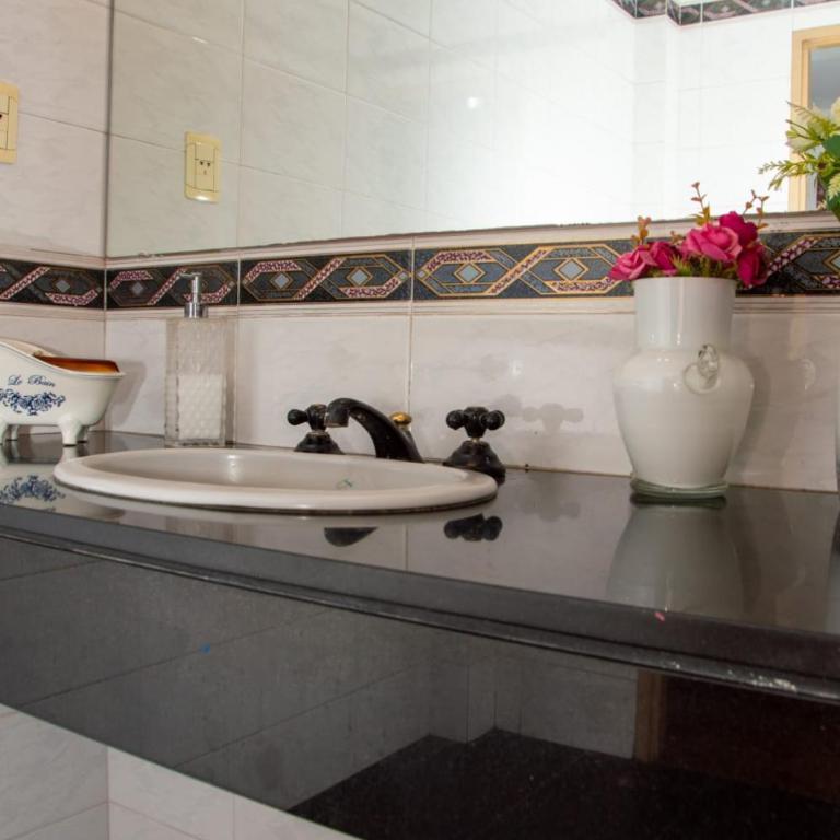 Hostel G A Y GG Point Argentina - Suite con bañera de hidromasaje - Cama extragrande - 2