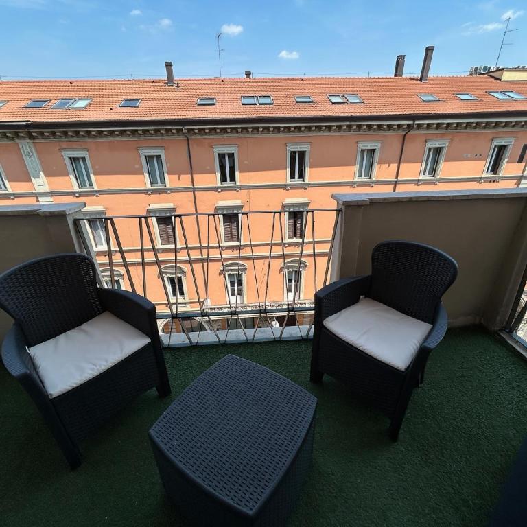 Stayinbologna 2 - King Studio with Sofa Bed and Balcony - 6