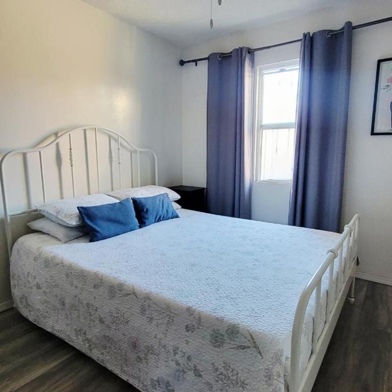 Tu Casa de Familia - Four-Bedroom House - 16