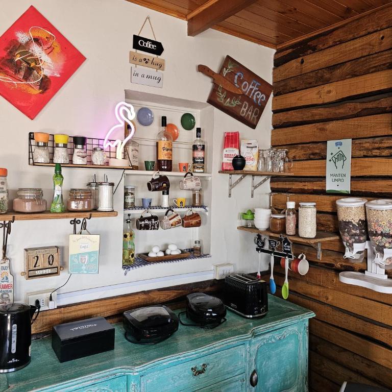 Hostal Sol y Luna - Descanso a 10 min del aeropuerto & Desayuno Incluido - Habitación Familiar con baño compartido - 3