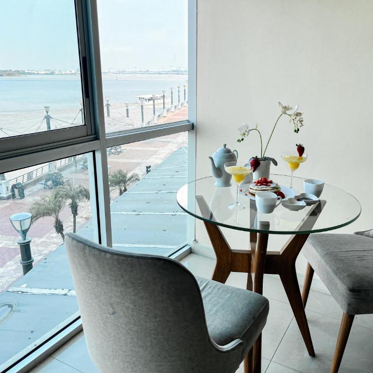 River View Suite Pool, Gym, Jacuzzi, AC & Hot Water - One-Bedroom Apartment with River View - 4