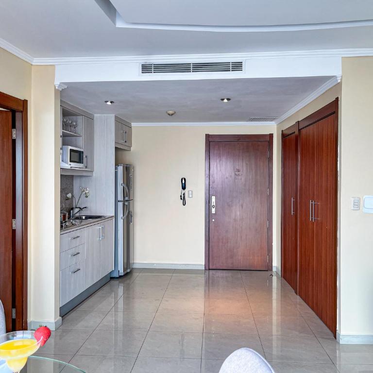 River View Suite Pool, Gym, Jacuzzi, AC & Hot Water - One-Bedroom Apartment with River View - 10