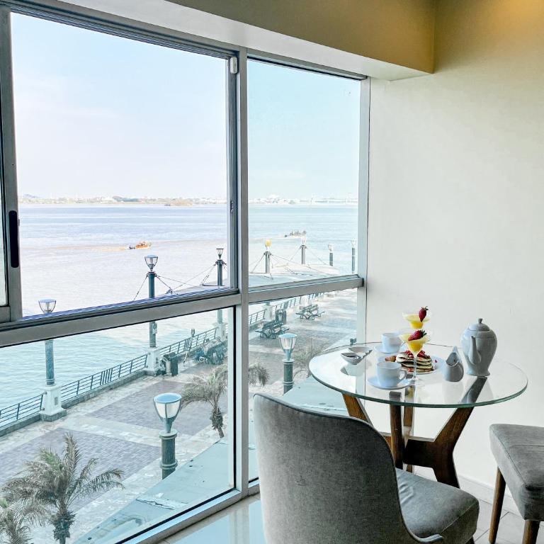 River View Suite Pool, Gym, Jacuzzi, AC & Hot Water - One-Bedroom Apartment with River View - 13