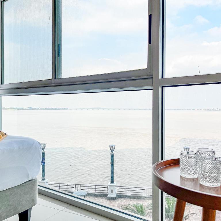 River View Suite Pool, Gym, Jacuzzi, AC & Hot Water - One-Bedroom Apartment with River View - 24