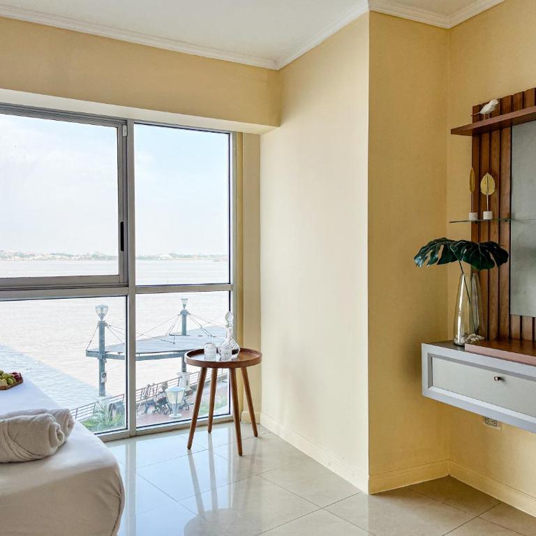 River View Suite Pool, Gym, Jacuzzi, AC & Hot Water - One-Bedroom Apartment with River View - 35