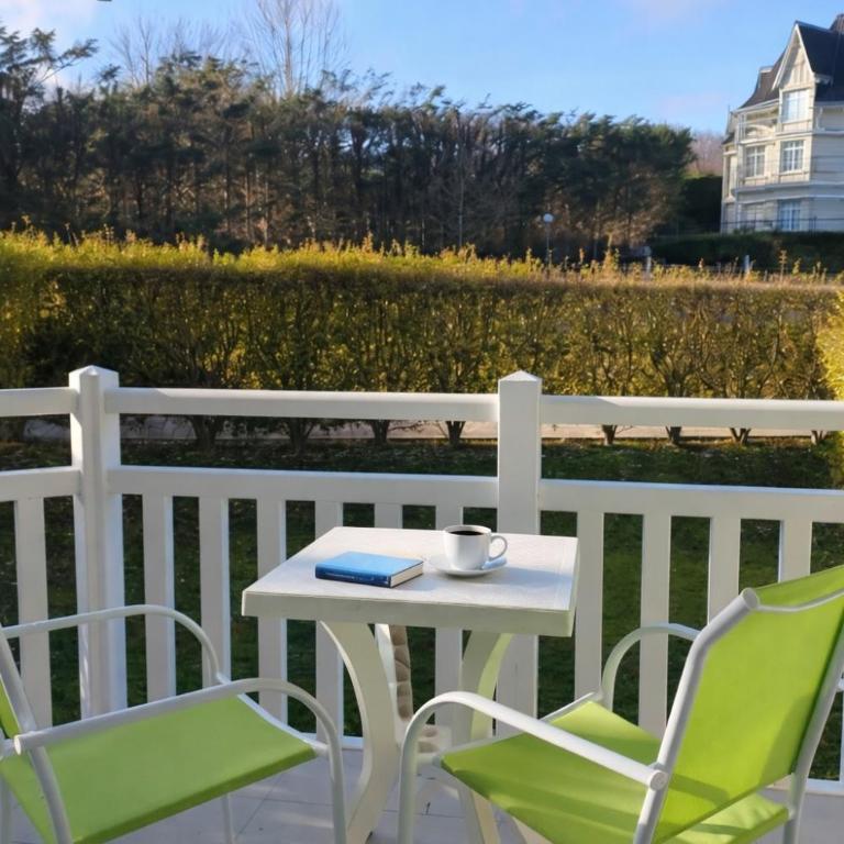 Le Jardin Fleuri, Superbe F3, Terrasse vue mer, Piscine et Tennis - Apartment mit 2 Schlafzimmern - 12