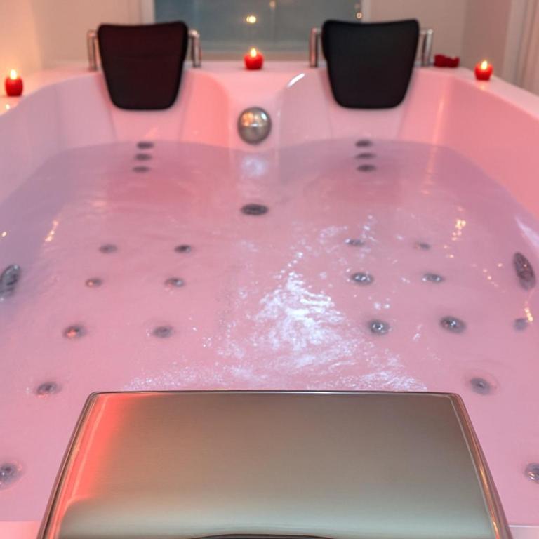 Balnéo hyper centre, Calme, Equipé, Proche gare, Wifi - One-Bedroom Apartment with Spa Bath - 13