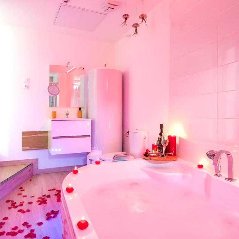 Balnéo hyper centre, Calme, Equipé, Proche gare, Wifi - One-Bedroom Apartment with Spa Bath - 18