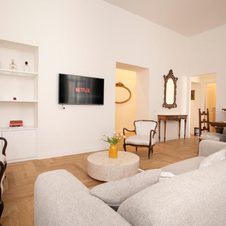 Titta & Lello by the Duomo - 3BR Apartment Naples - Appartamento con 3 Camere da Letto - Piano Alto - 1