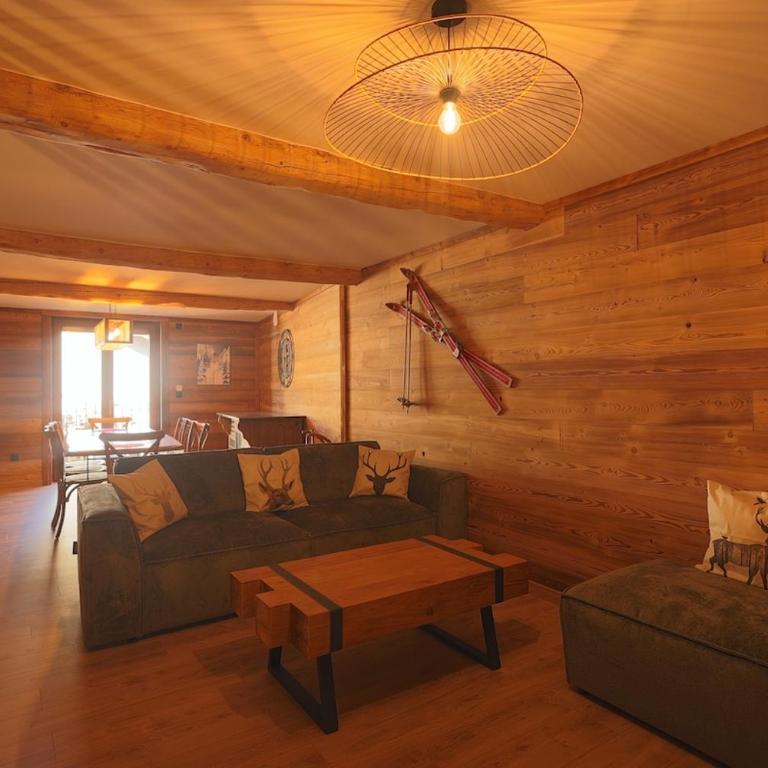 Cozy family home - Ski & shops within walking distance - One-Bedroom House - 4