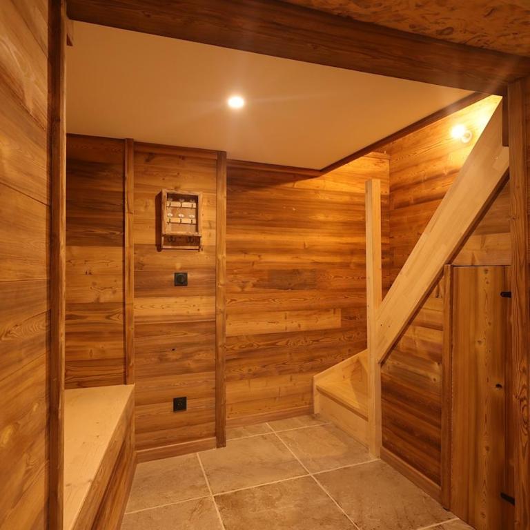 Cozy family home - Ski & shops within walking distance - One-Bedroom House - 6