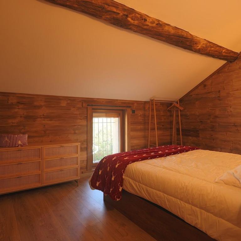 Cozy family home - Ski & shops within walking distance - One-Bedroom House - 24