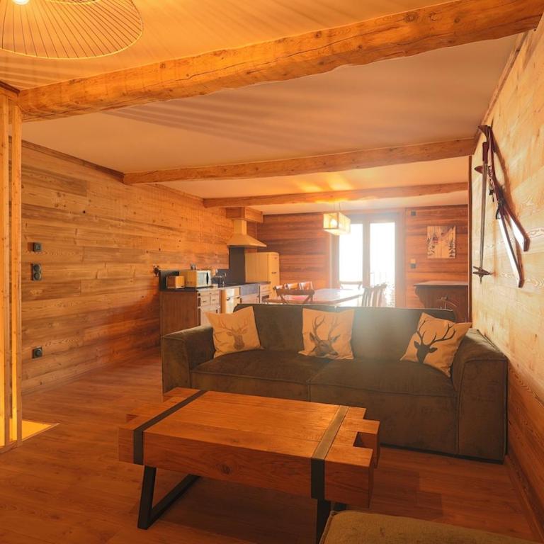 Cozy family home - Ski & shops within walking distance - One-Bedroom House - 32