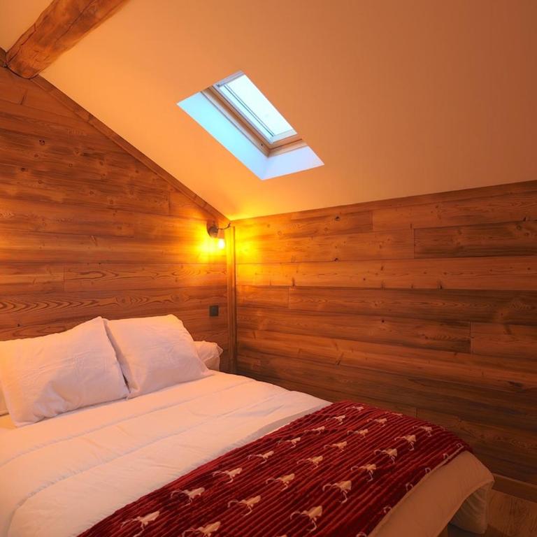 Cozy family home - Ski & shops within walking distance - One-Bedroom House - 34