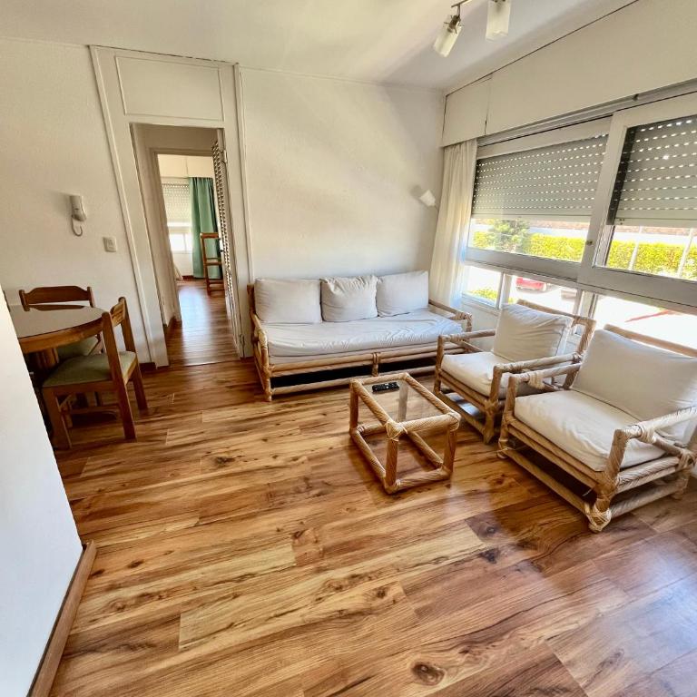Edificio Carbe Punta del Este - Frente al Mar -parada 2 de la Mansa - Apartamento de 2 dormitorios - 3