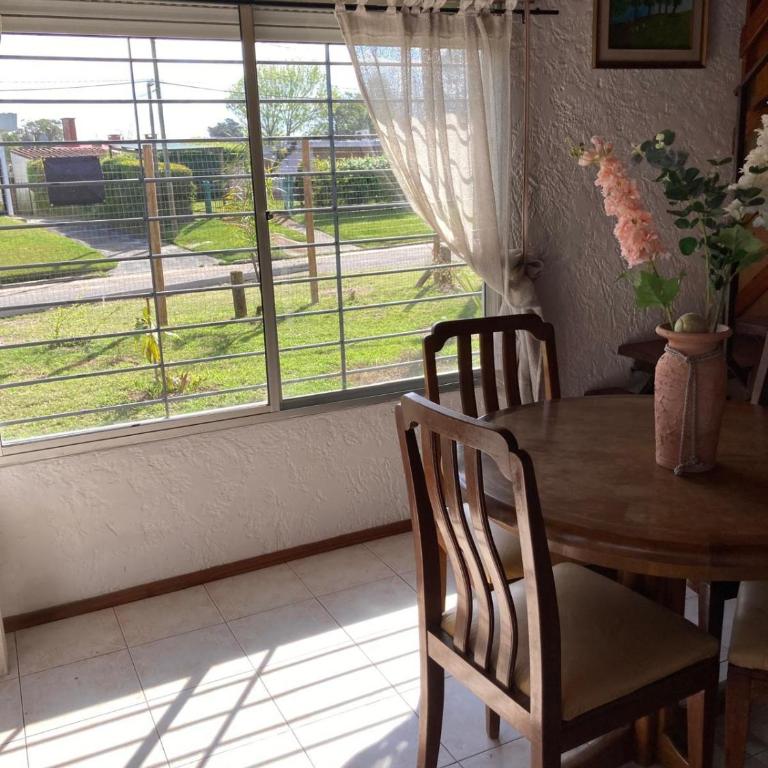 Mar 11 -ALOHA - Family Room - 26