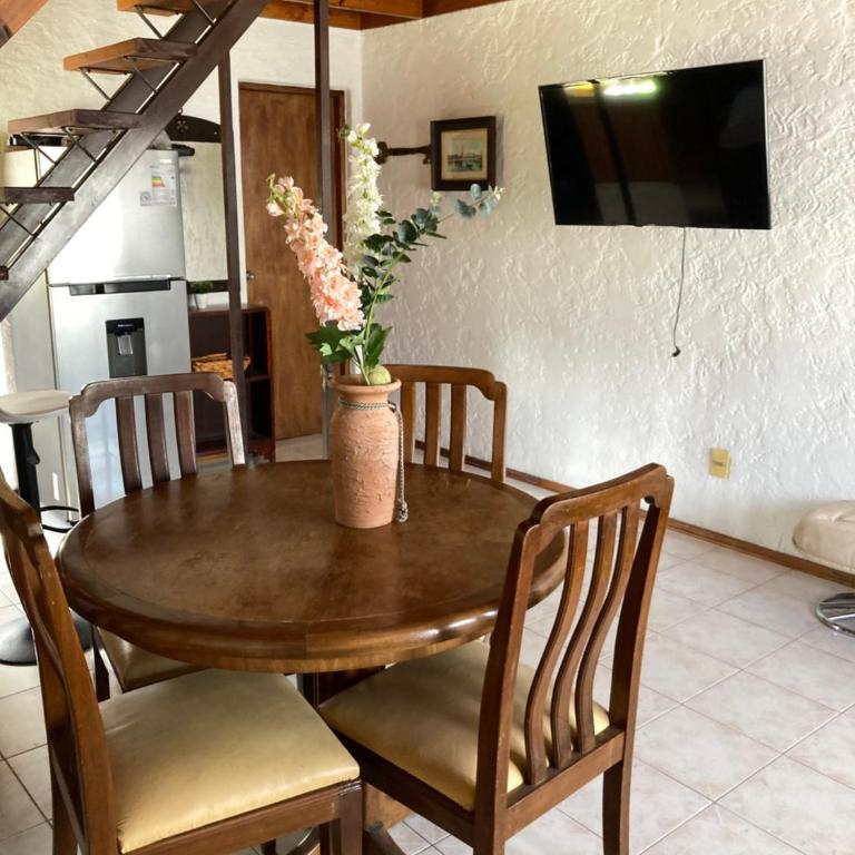 Mar 11 -ALOHA - Family Room - 24