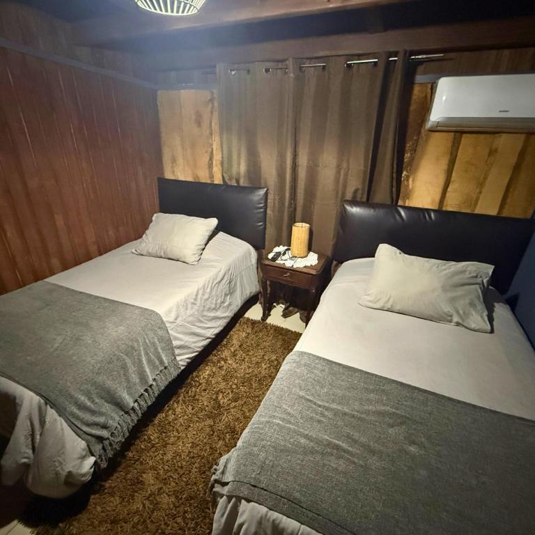 Hostal a una cuadra del Mall con desayuno incluido, aire acondicionado y estacionamiento - Habitación Doble con baño privado - 2 camas - 2