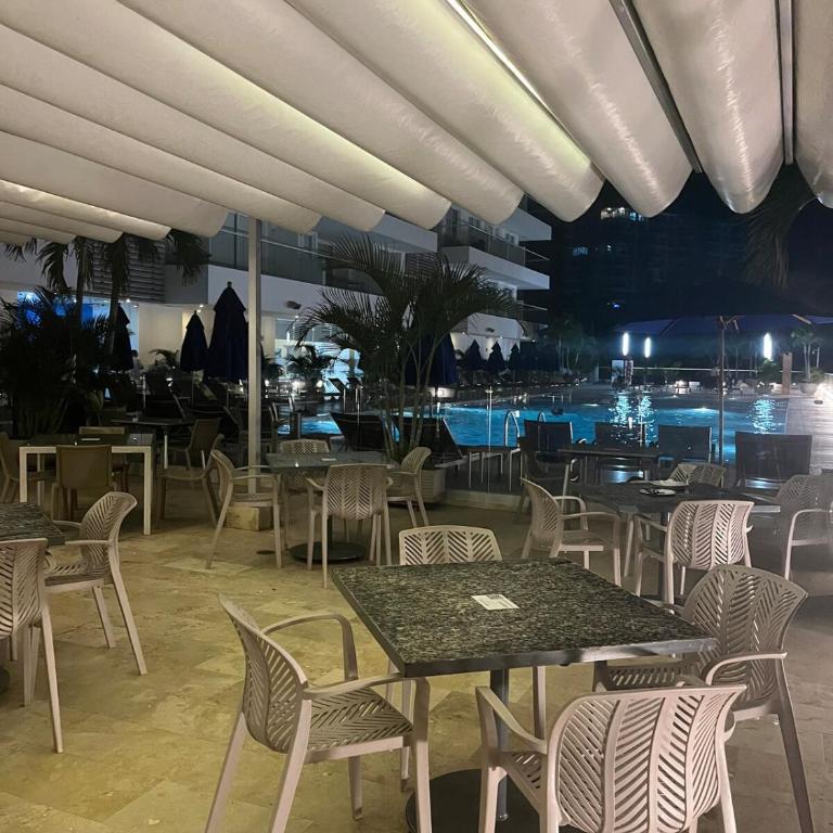 Apartaestudio con hotel y playa - One-Bedroom Apartment - 26