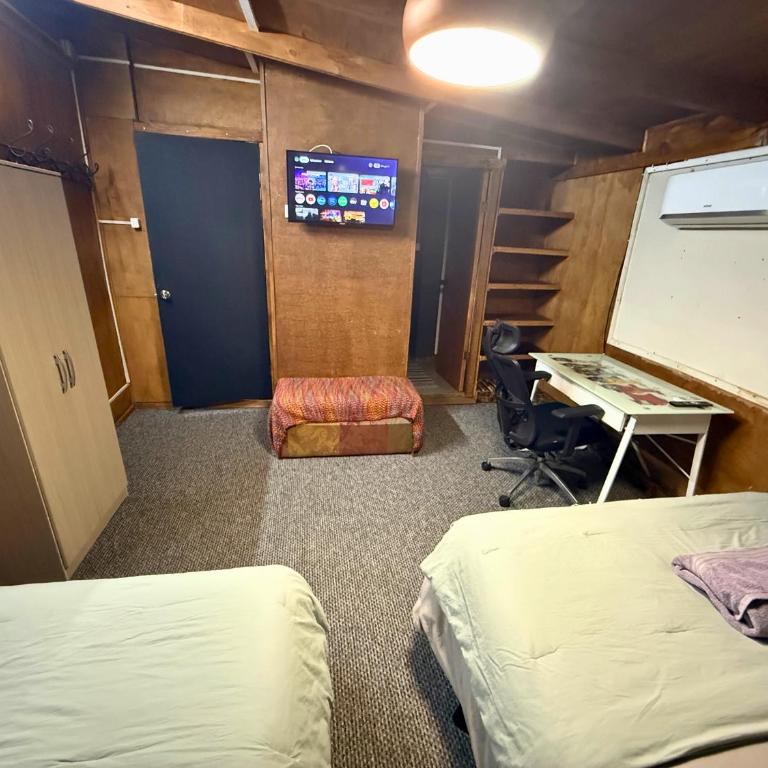 Hostal a una cuadra del Mall con desayuno incluido, aire acondicionado y estacionamiento - Habitación Familiar con baño privado - 3