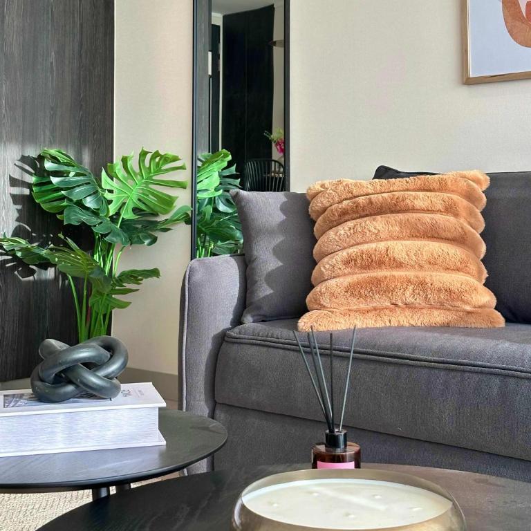 Exclusivo y moderno con A C y estacionamiento - Apartment - 5