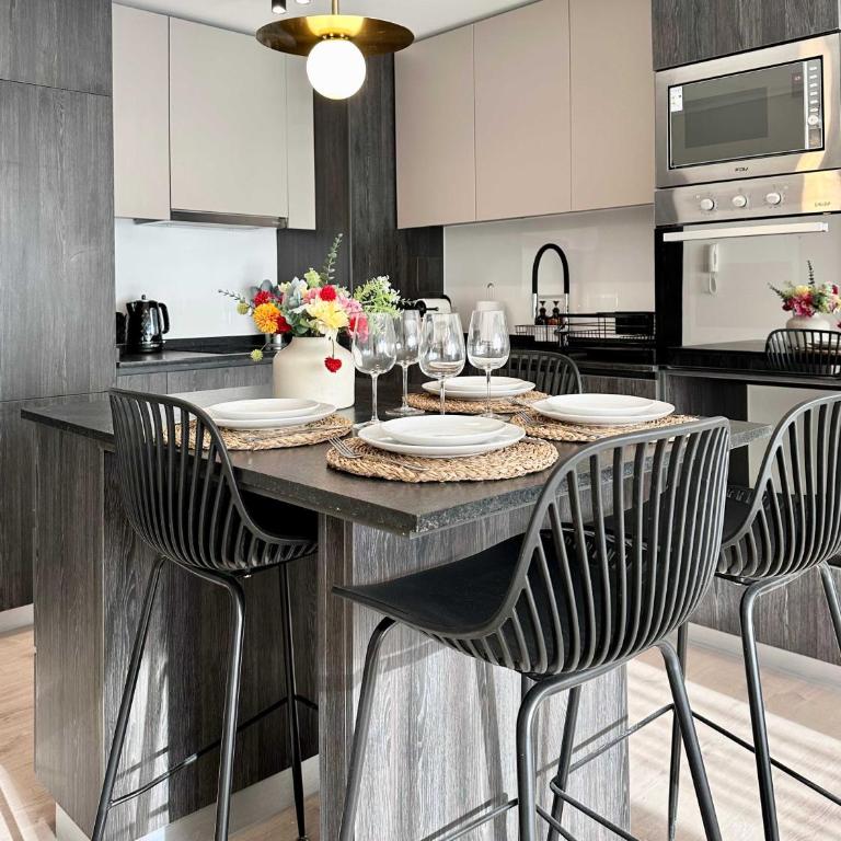 Exclusivo y moderno con A C y estacionamiento - Apartment - 6