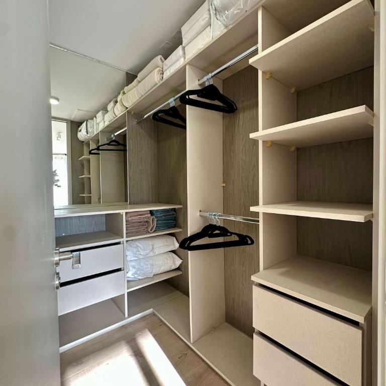 Exclusivo y moderno con A C y estacionamiento - Apartment - 16
