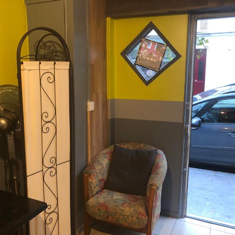 Guest house 40 m2 pour 1,2,3 personnes-Rez de Chaussée sur Rue et Patio-Séjour,Cuisine,SDB,Chambre avec Lit double-2 canapés lit japonais et matelas gonflable-Entrée côté Rue Berzélius-4 m du Métro Brochant lig13- Bus 31,54,74 ers sites touristiques - Appartement 1 Chambre - 14