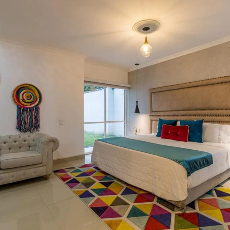 CASA BLANCA, espectacular casa, en la zona más exclusiva de medellín, súper amplia 7 habitaciones, jacuzzi en la terraza - Villa - 6