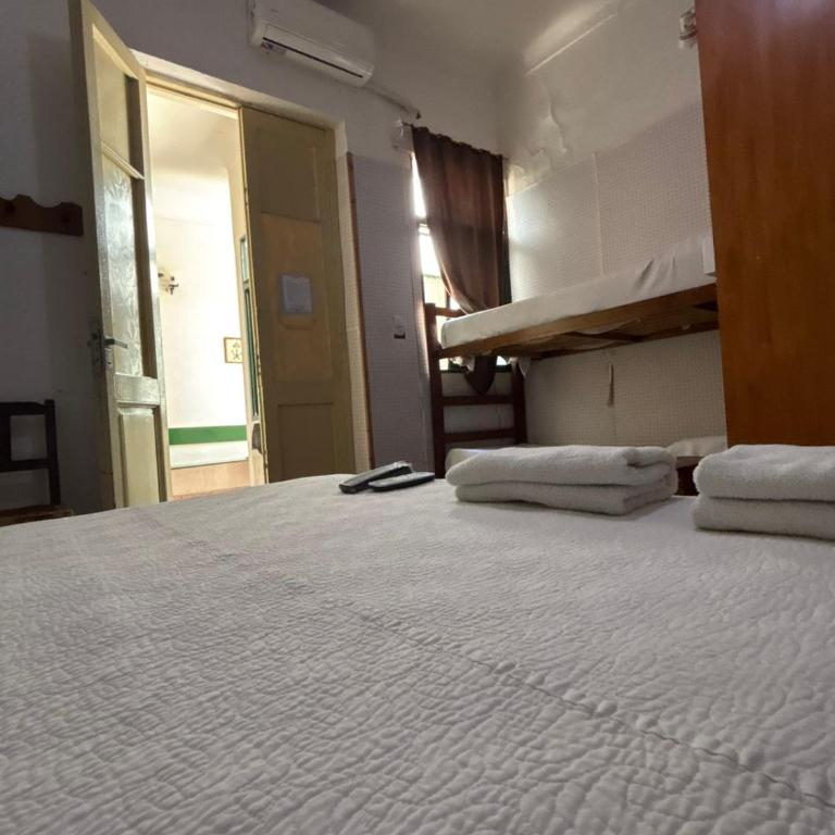 Hostal Yatasto - Quadruple Room - 13