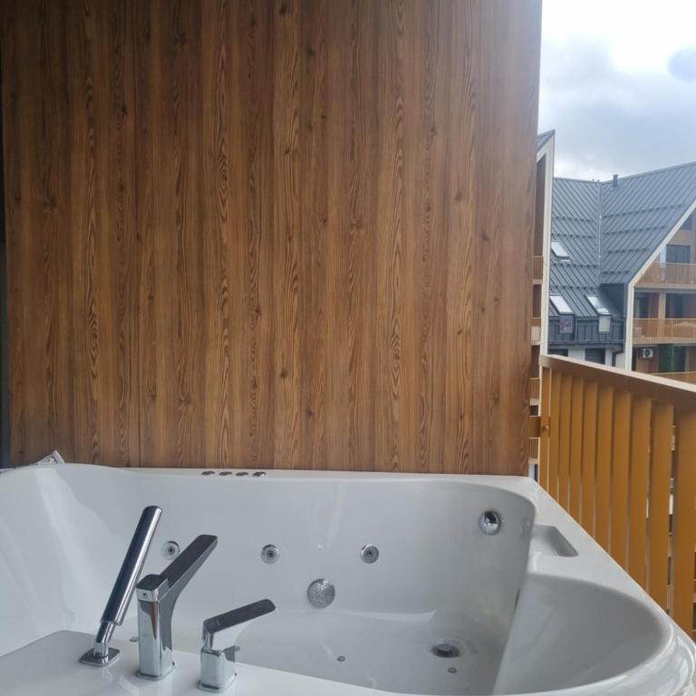 Royal Garden Luxury Spa Apartment with Sauna and Jacuzzi - Apartman sa 2 Spavaće Sobe - 28