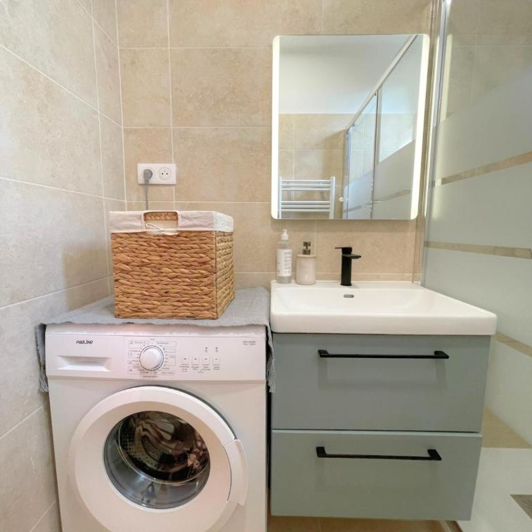 2 bedrooms appartment with free parking - Studio 2 Chambres - 5