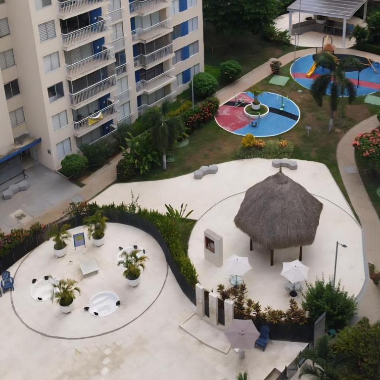 Hermoso apartamento familiar en Ricaurte - Three-Bedroom Apartment with Balcony - 34