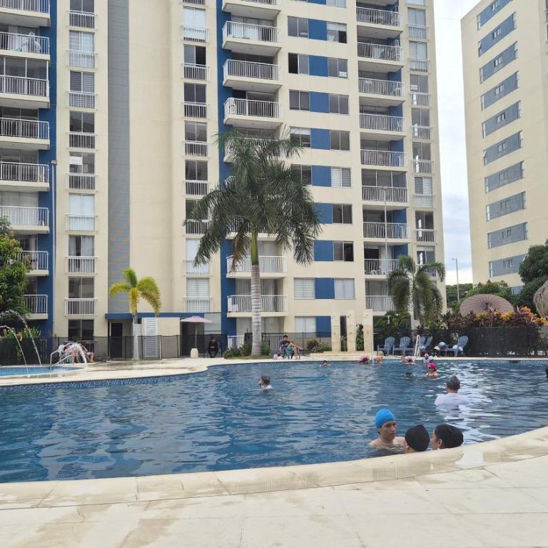 Hermoso apartamento familiar en Ricaurte - Three-Bedroom Apartment with Balcony - 33