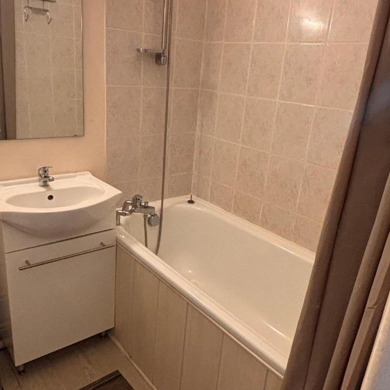 Studio Cabine 21m², 5 pers - Près commerces Les Angles - Studio - 9