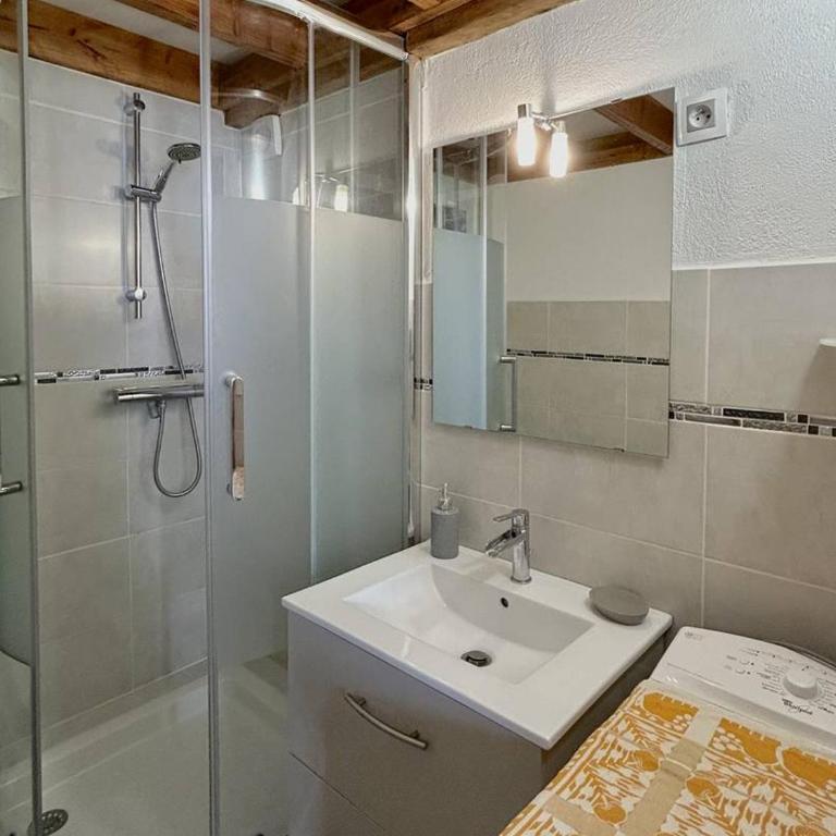 Appartement T2 climatisé avec mezzanine, loggia et accès direct à la plage - FR-1-529-26 - Appartamento - 2