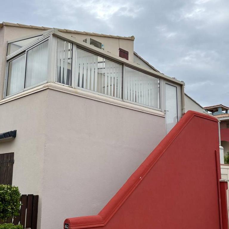 Appartement T2 climatisé avec mezzanine, loggia et accès direct à la plage - FR-1-529-26 - Appartamento - 1