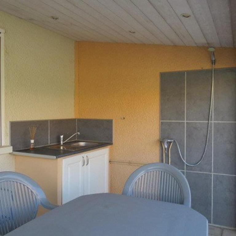 Charmante maison climatisée avec terrasse, parking privé à 600m de la plage, pour 6 personnes - FR-1-529-46 - Ferienhaus - 8